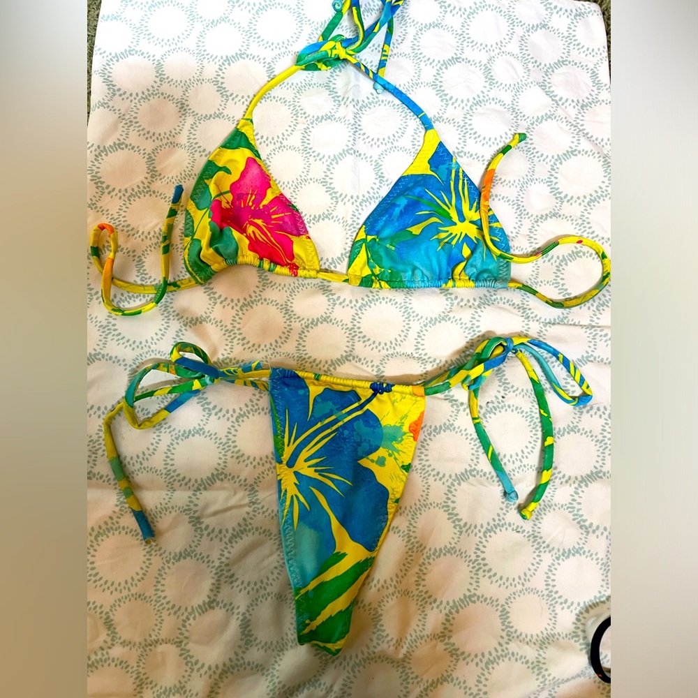 Floral printed bikini perfect for summer SUNDIA swim
